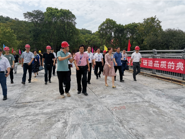 市政要聞 | 湖南工商大學(xué)黨委書記陳曉紅院士、長沙市公共工程建設(shè)中心總工劉學(xué)武帶隊赴湖南工商大學(xué)跨桐梓坡路過街天橋項目考察調(diào)研